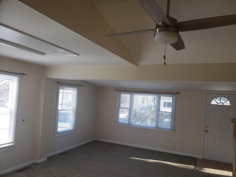 Building Photo - 23 Budd Ave