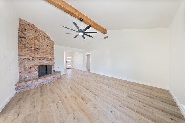 Building Photo - 9115 Tanager St