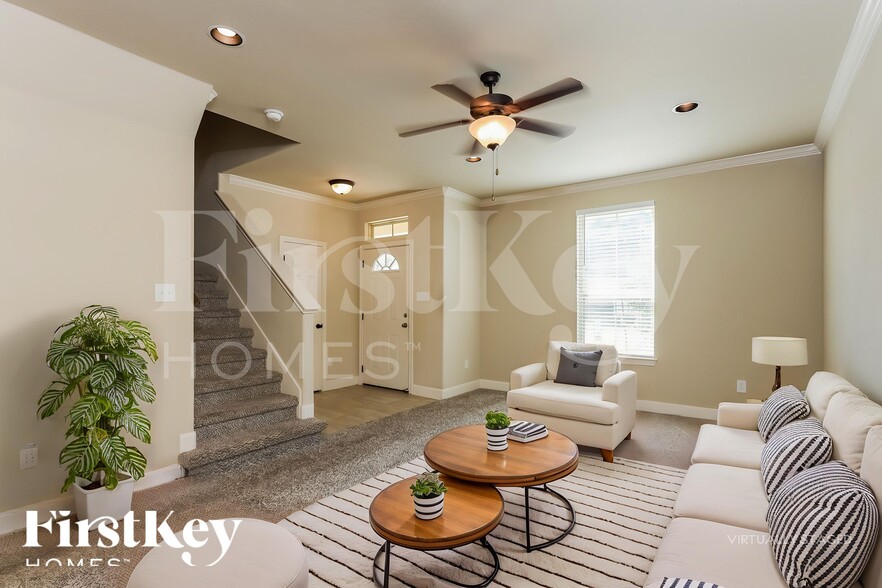 Building Photo - 4011 Anton Dr