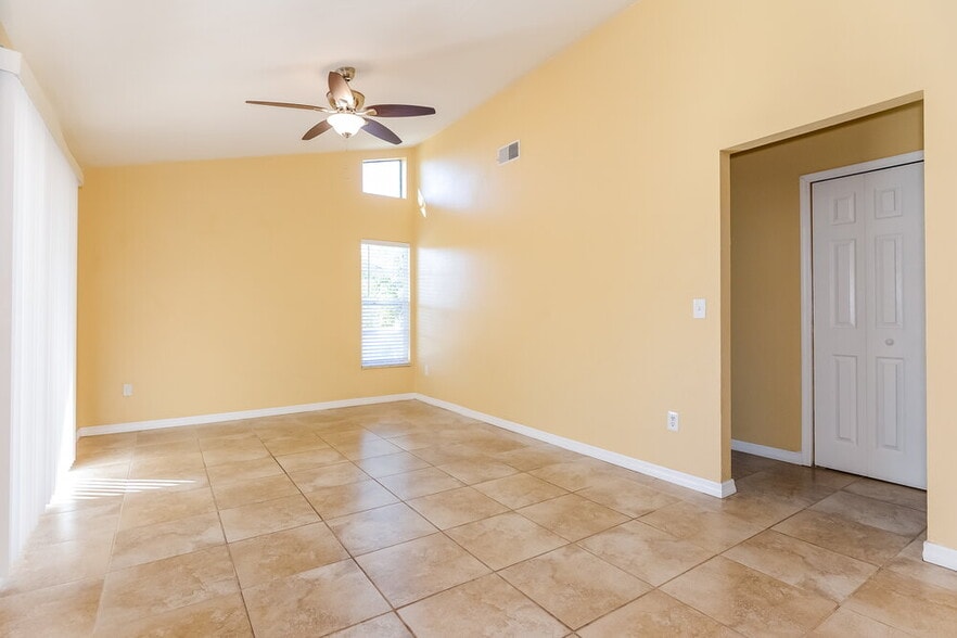 Building Photo - 7220 Bromley Dr