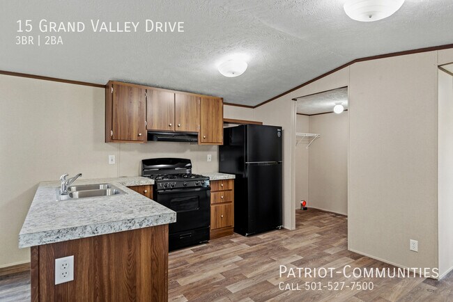 Building Photo - 15 Grand Valley Dr