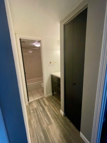 Building Photo - 7395 E Eastman Ave