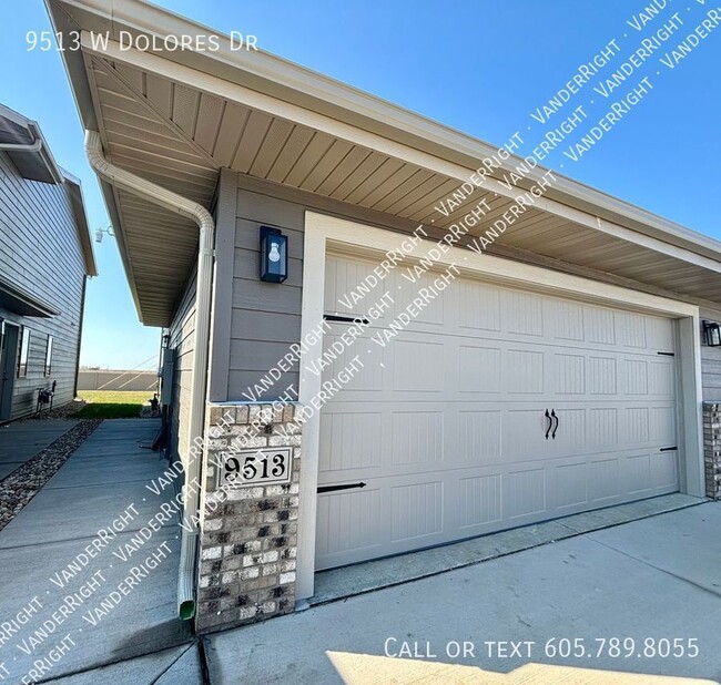Building Photo - 9513 W Dolores Dr