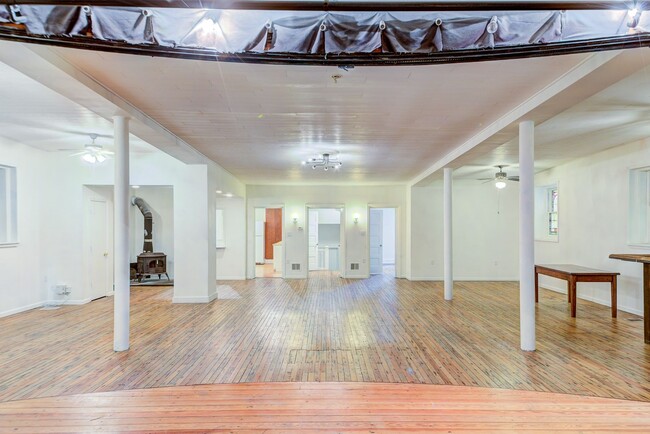 Building Photo - 2218 Arlington Ave