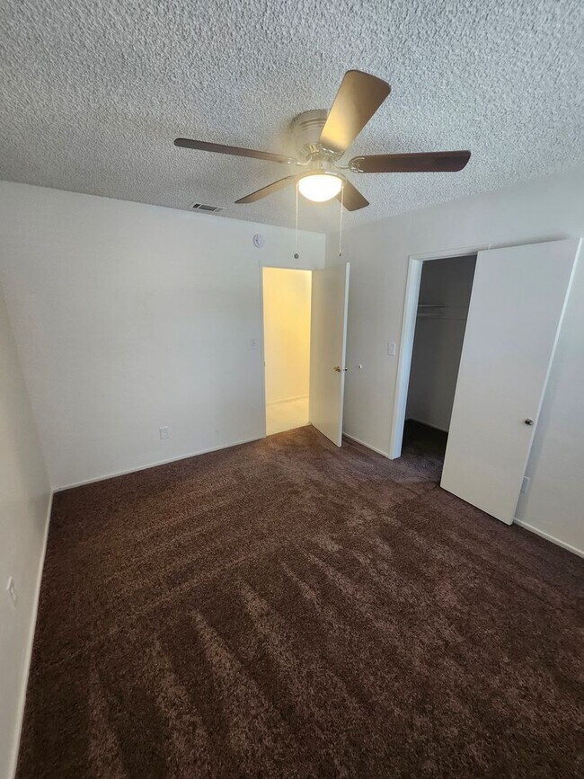 Building Photo - Newly Renovated! Spacious 4-Bed, 2-Bath Ho...