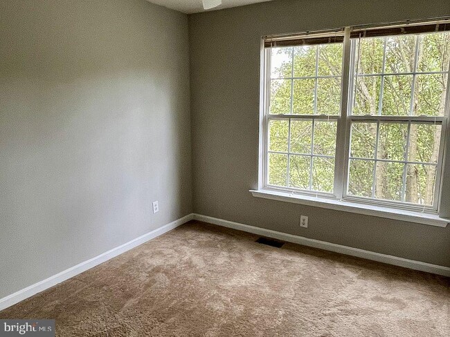 Building Photo - 1930 Cavalier Ln