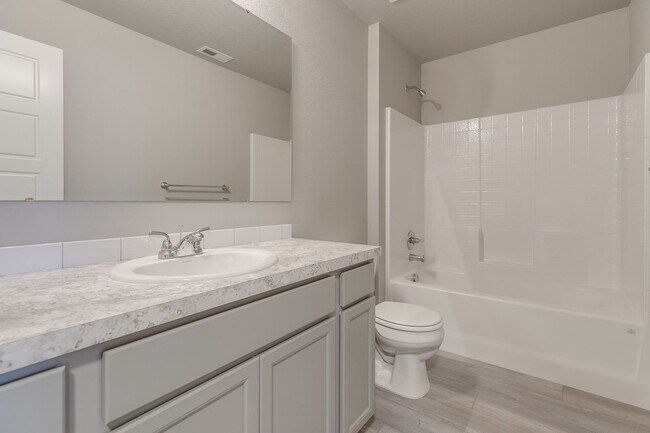 Building Photo - Now Leasing this Meridian Townhome!  Great...