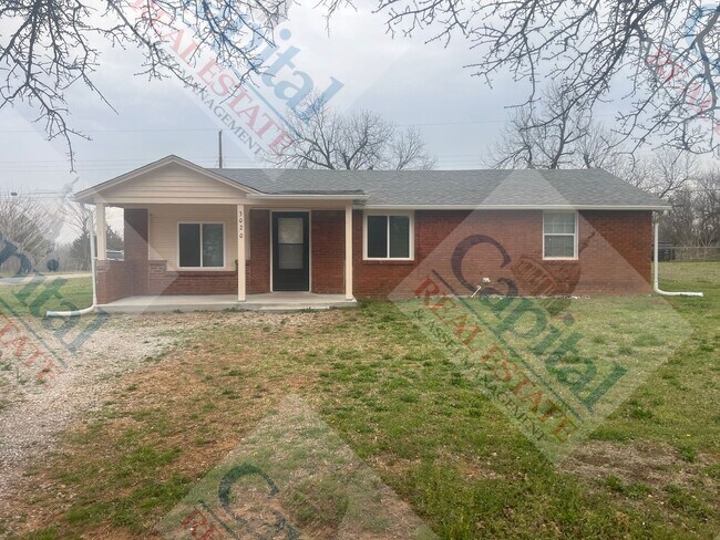 Building Photo - Charming 3 Bedroom