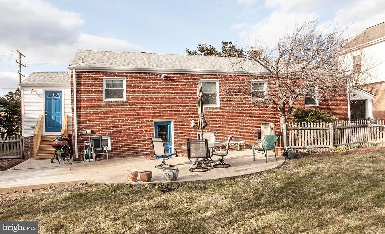 Building Photo - 5610 Wilson Blvd