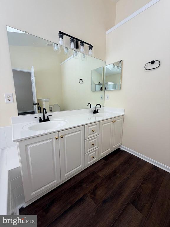 Building Photo - 14120 Silver Teal Way