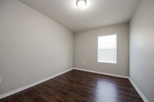 Building Photo - 1883 Green Dragon Dr