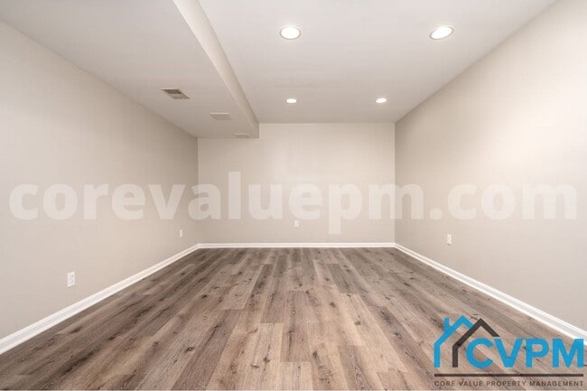 Building Photo - 1321 Treasure Dr