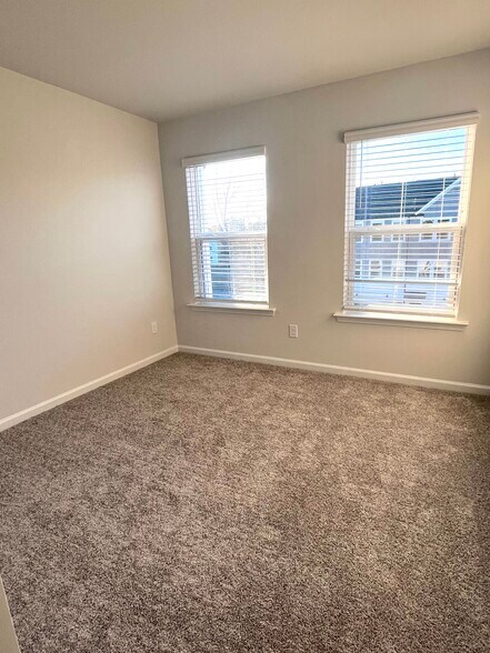 Building Photo - 2811 Farmhouse Dr