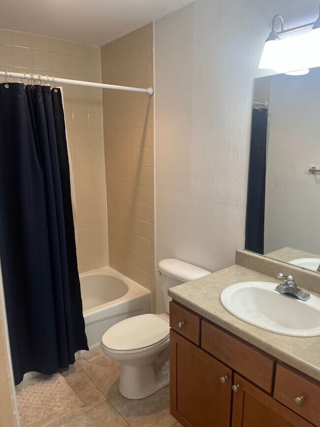 Building Photo - Great 2 BR/2 BA Condo in East Bridge Town ...