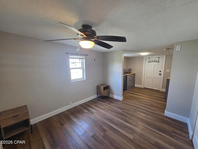 Building Photo - 1525 Oak Ave