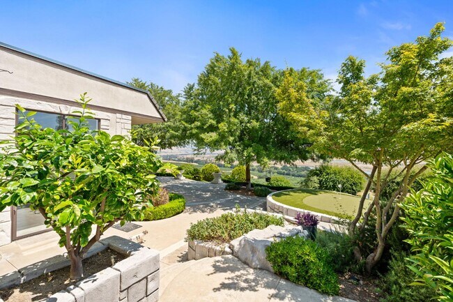 Building Photo - 14215 Killarney Dr