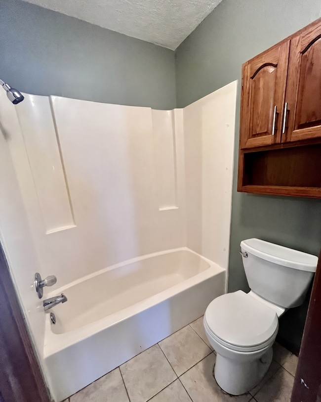Building Photo - Coming Soon! Spacious 3-bedroom, 2-bathroom home in the highly sought-after Blue Springs area!