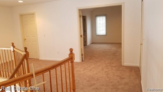 Building Photo - 4978 Somerton Dr