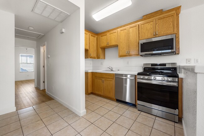 Building Photo - 2025 Northfield Dr