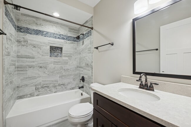 Building Photo - 2742 N Bosworth Ave