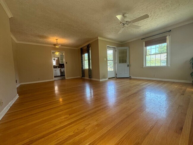 Building Photo - Home for Rent!