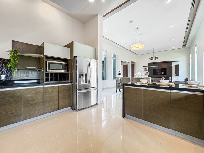 Building Photo - Modern 3-Bed / 3-Bath Home with Pool!