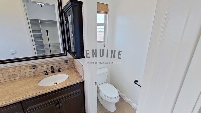 Building Photo - Spacious 3Bd 2.5Ba 2 Story Home w/ Fabulou...