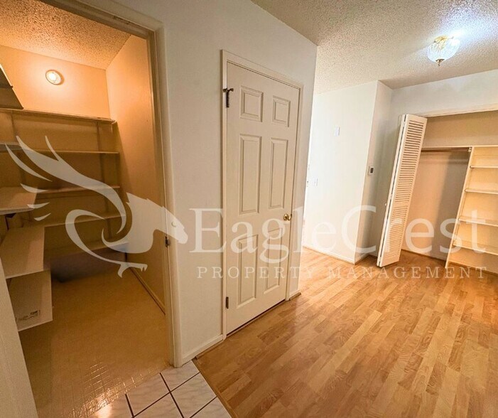 Building Photo - Convenient 3 Bedroom 2 Bathroom Condo Living With POOL Access
