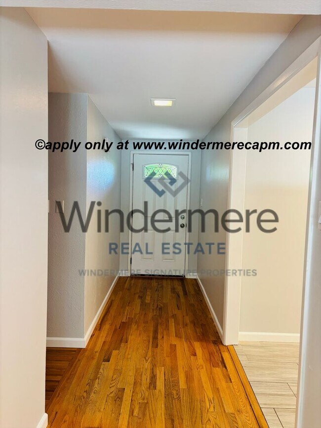 Building Photo - Beautiful 3BD/ 2BA Arden Arcade Home with Spacious Yard In Highly Desirable Location!