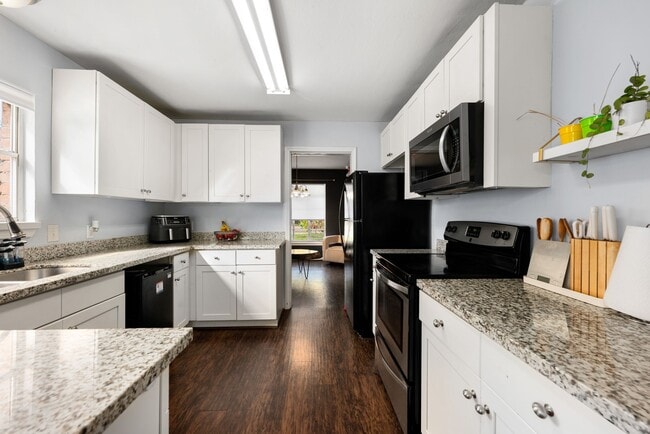 Building Photo - 6019 Cartagena St