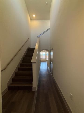 Building Photo - 300 Lucas Ln