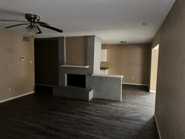 Building Photo - 1722 Dorchester Dr