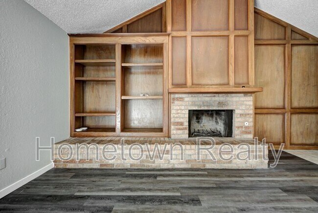 Building Photo - 1713 Hillcrest Dr