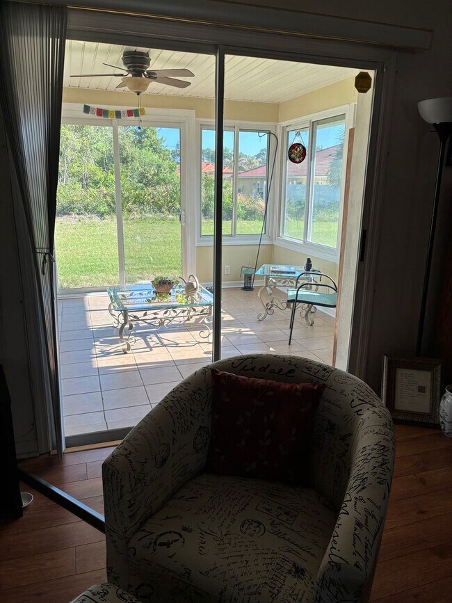 Building Photo - Discover this well-located 3-bedroom, 2-bath home in Palm Coast!