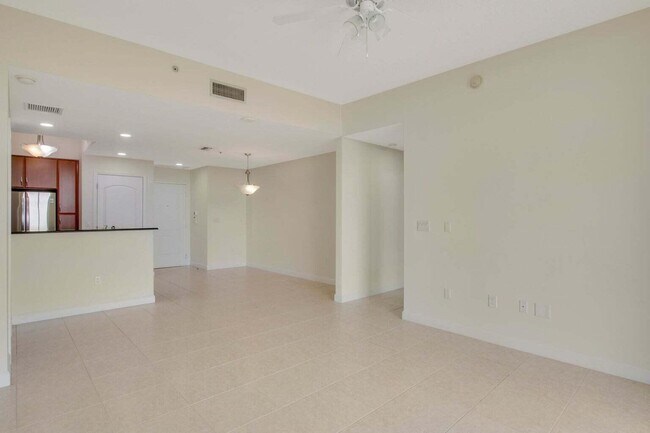 Building Photo - 801 S Olive Ave