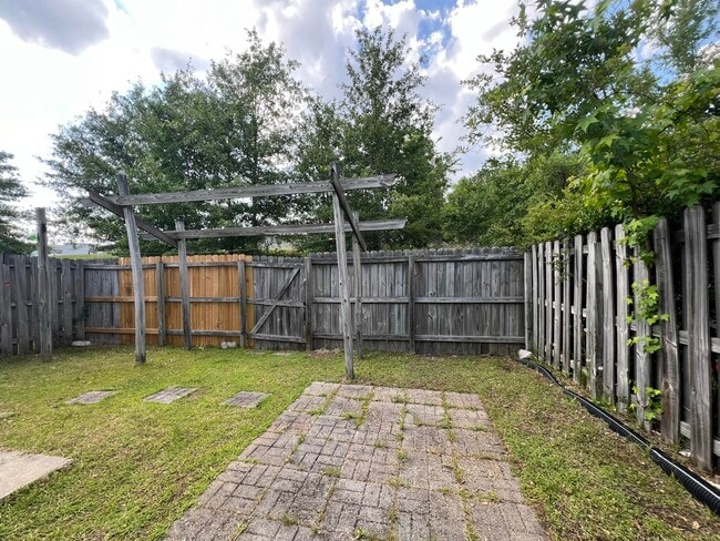 Building Photo - 623 Belle Court