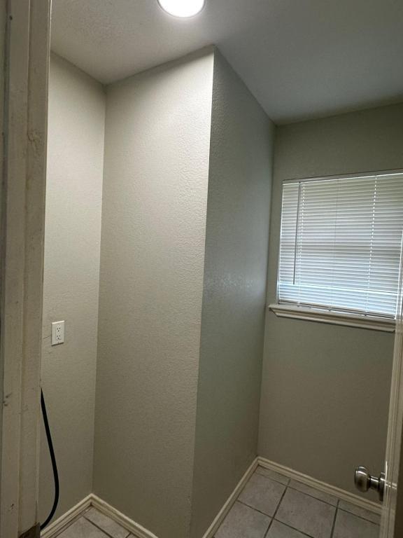 Building Photo - 1802 Oasis Dr