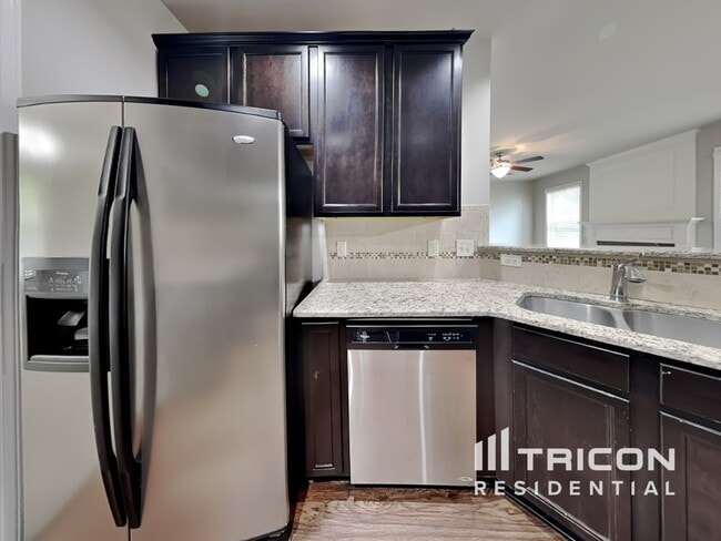 Building Photo - 5030 Glencliff Dr