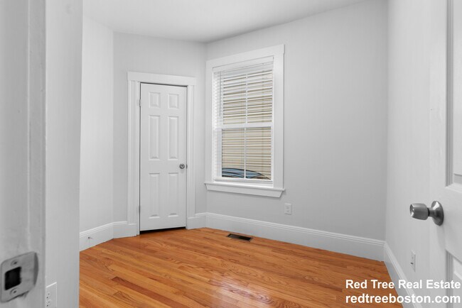 Building Photo - 79 Sydney St