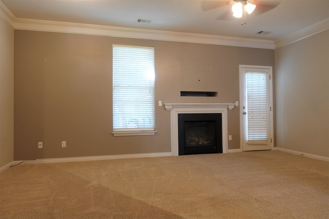 Building Photo - 25 Stratus Ct