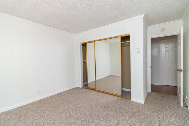 Building Photo - 6199 Canterbury Dr