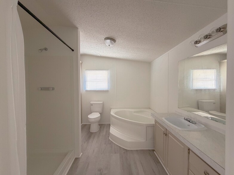 Building Photo - 2111 Harristown Rd