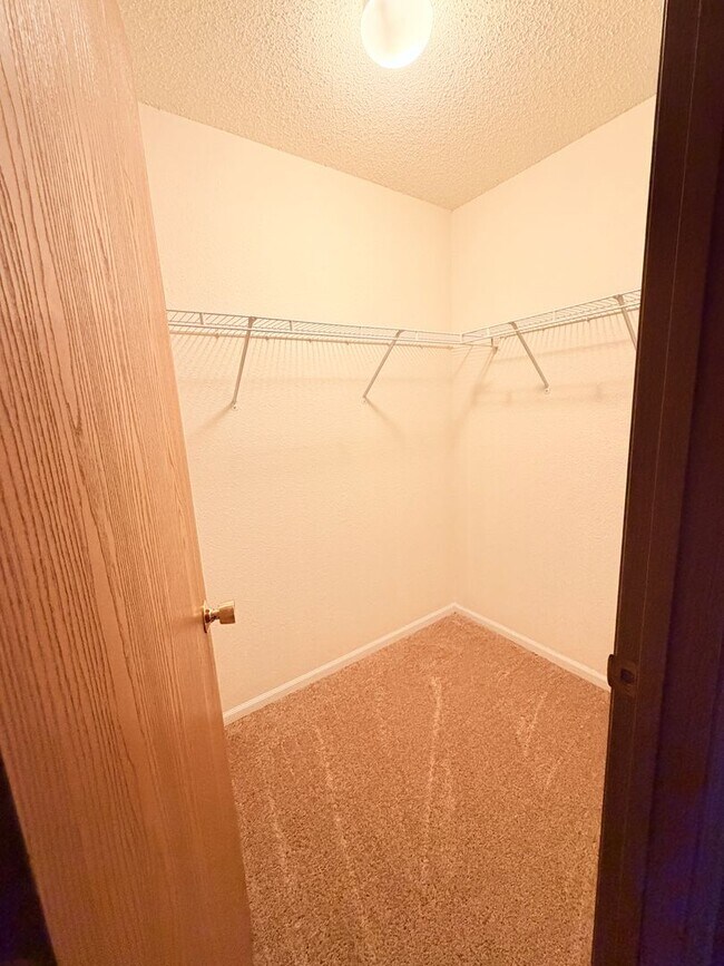 Building Photo - 1555 Blue Brook Way