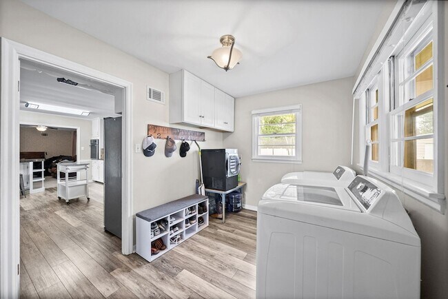 Building Photo - 3424 Leland Cir