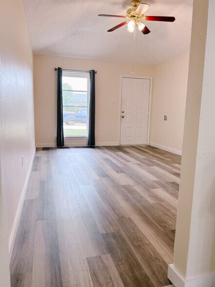 Building Photo - 2704 Sieglinde Ct
