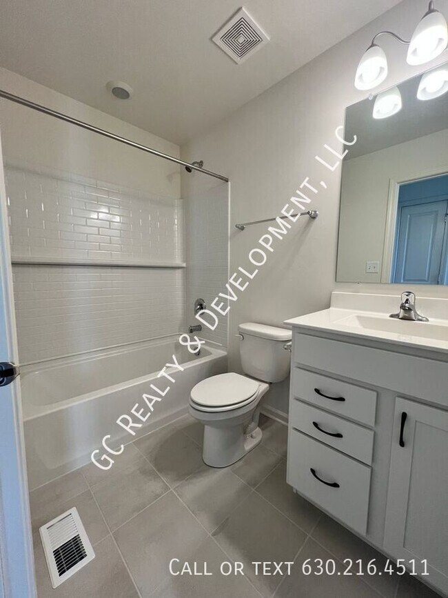 Building Photo - ***MOVE IN SPECIAL - 1/2 MONTH FREE RENT! ...