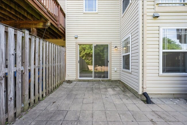 Building Photo - 1004 Collindale Ave