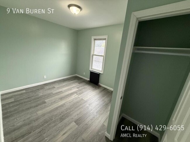 Building Photo - 9 Van Buren St