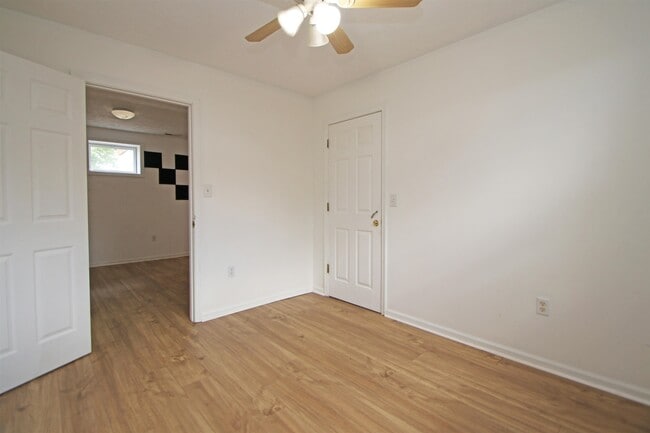 Building Photo - 235 Quail Run Dr