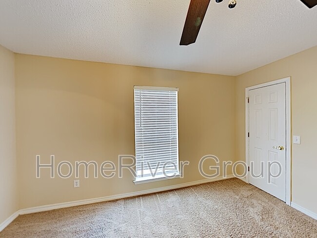 Building Photo - 8435 Chisholm Rd